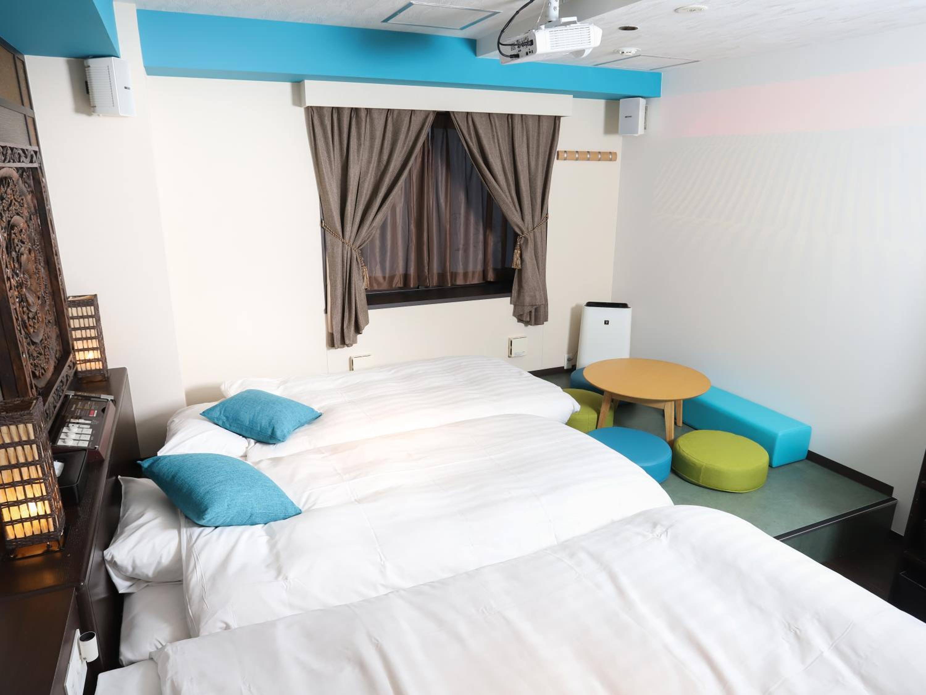 Casual, Twin Beds, King Bed