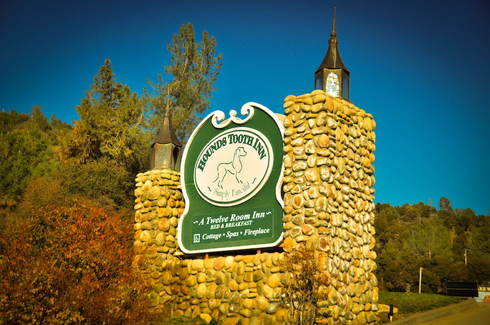 Hounds Tooth Inn 6/50