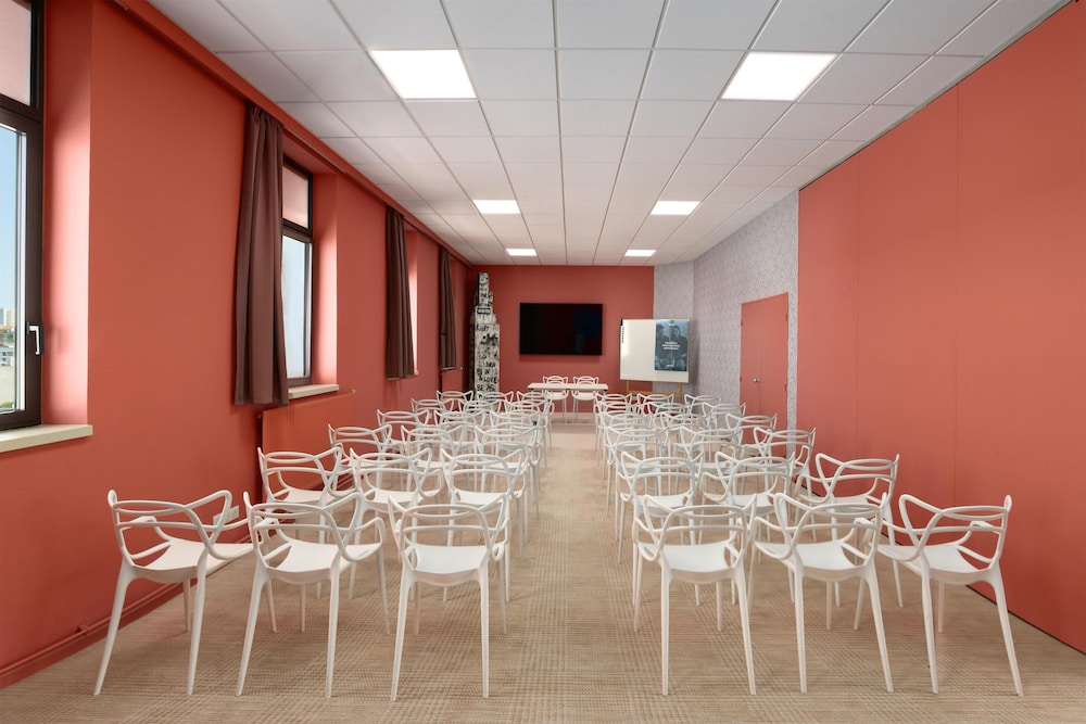 KYRIAD PRESTIGE CLERMONT FERRAND 66/76