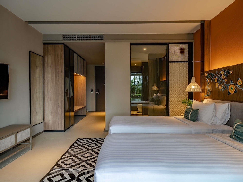 Deluxe, Twin Beds, Pool Access
