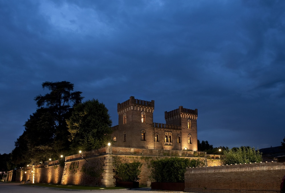 Relais Castello Bevilacqua 43/50