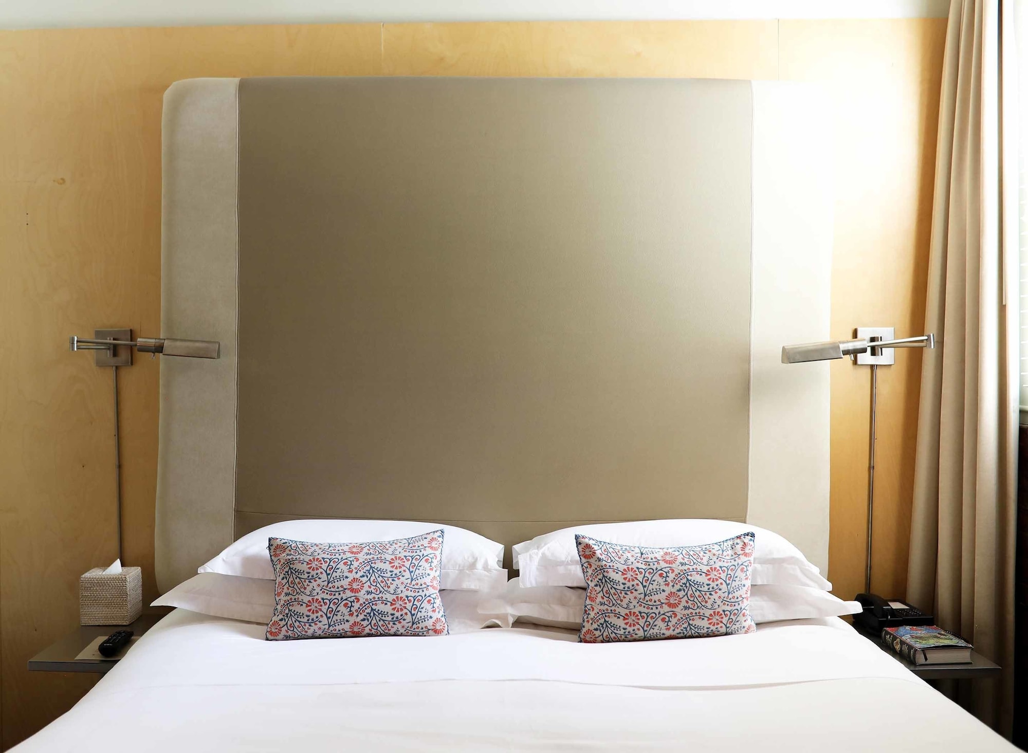 STUDIO, SUITE, KING BED