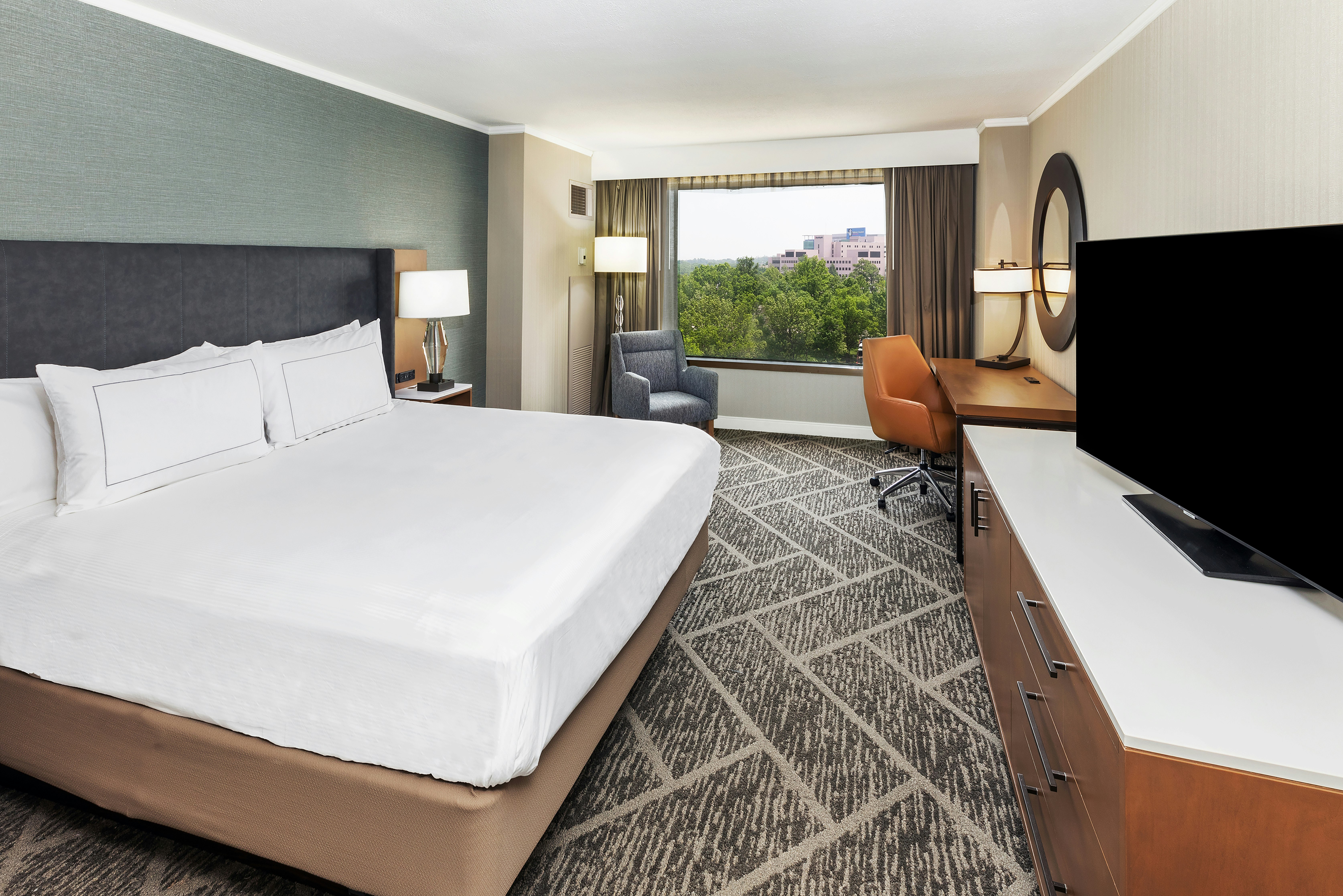 ROOM, KING BED, HIGH FLOOR