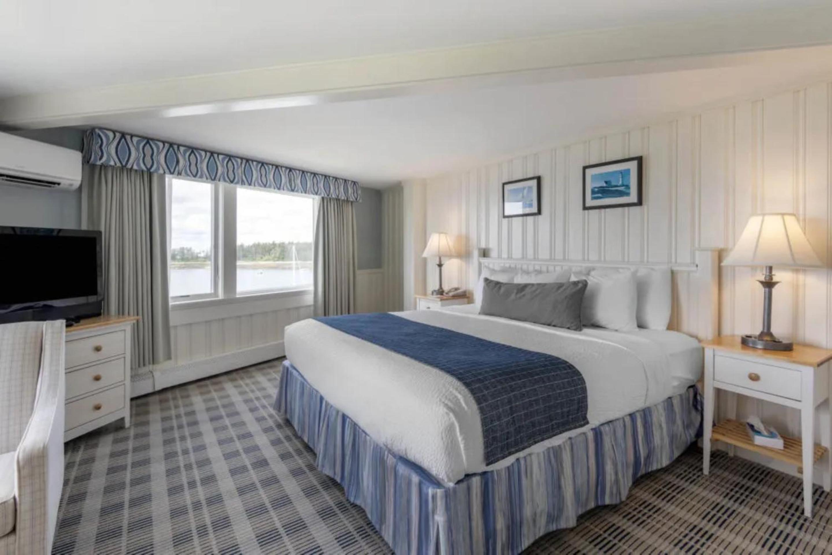 Lighthouse, King Bed