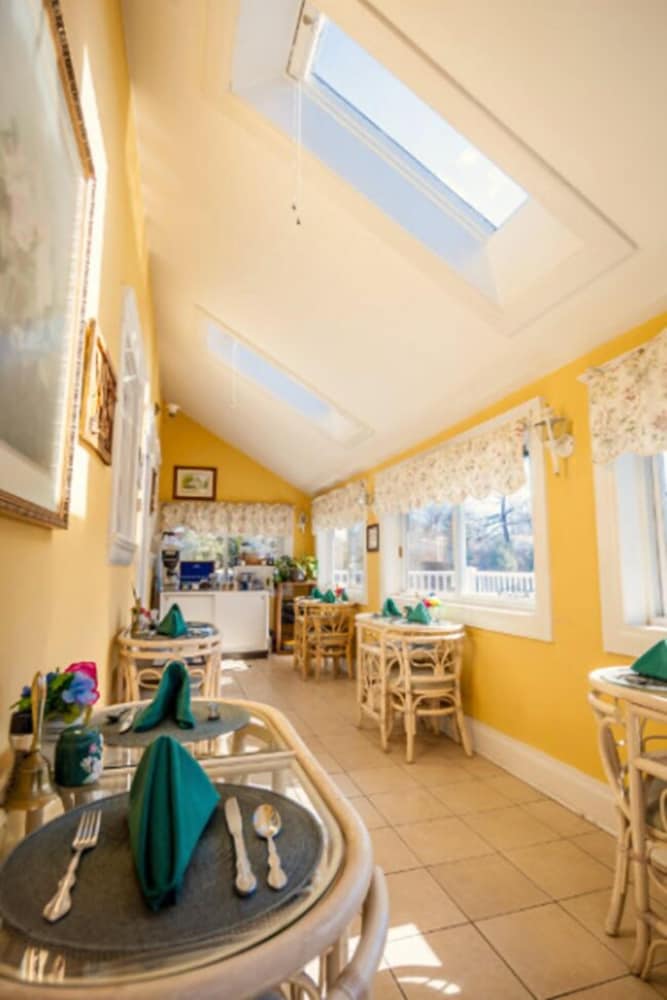 The Stonewall Jackson Inn 46/50