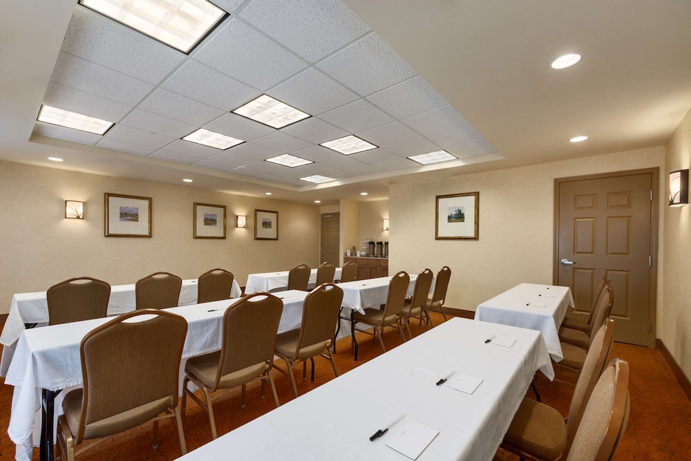 Country Inn & Suites by Radisson, Texarkana, TX 26/27