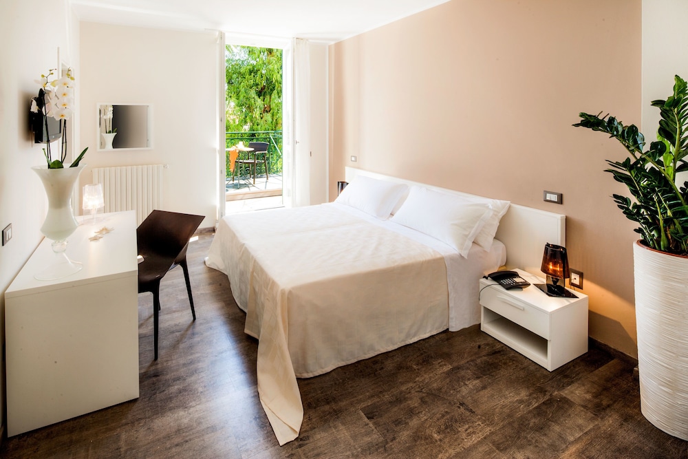 STANDARD, DOUBLE OR TWIN BED
