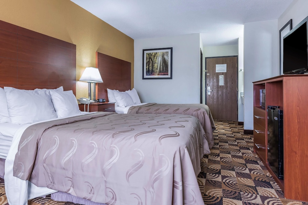 Quality Inn Sycamore - DeKalb 23/43