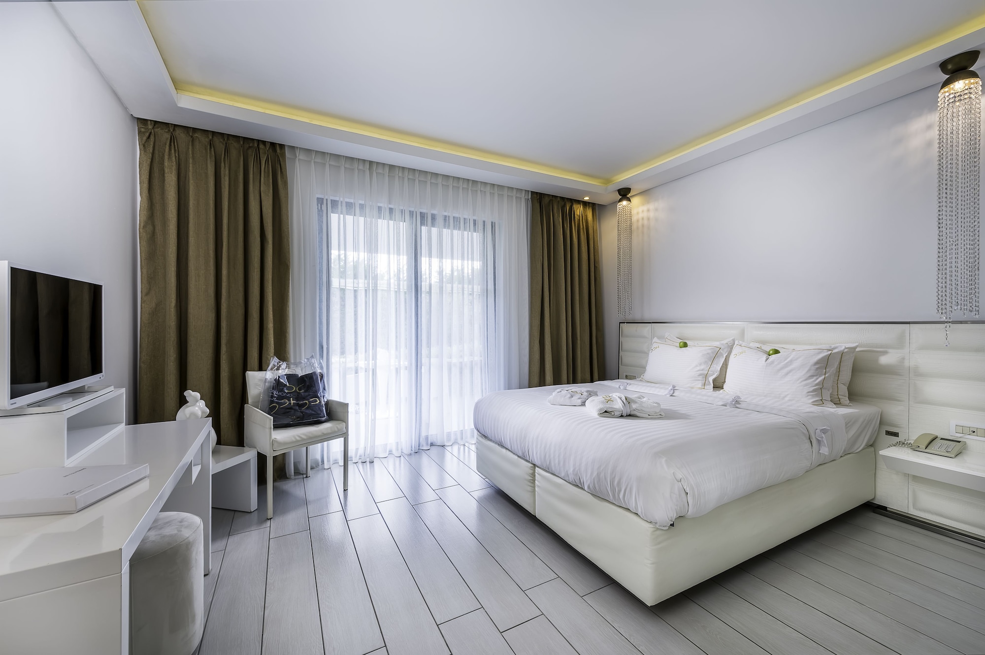 SUPERIOR, KING BED