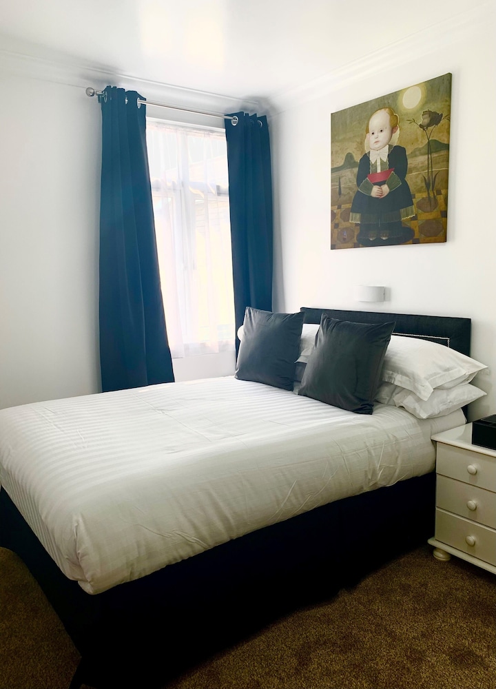 Sarum Hotel 29/69