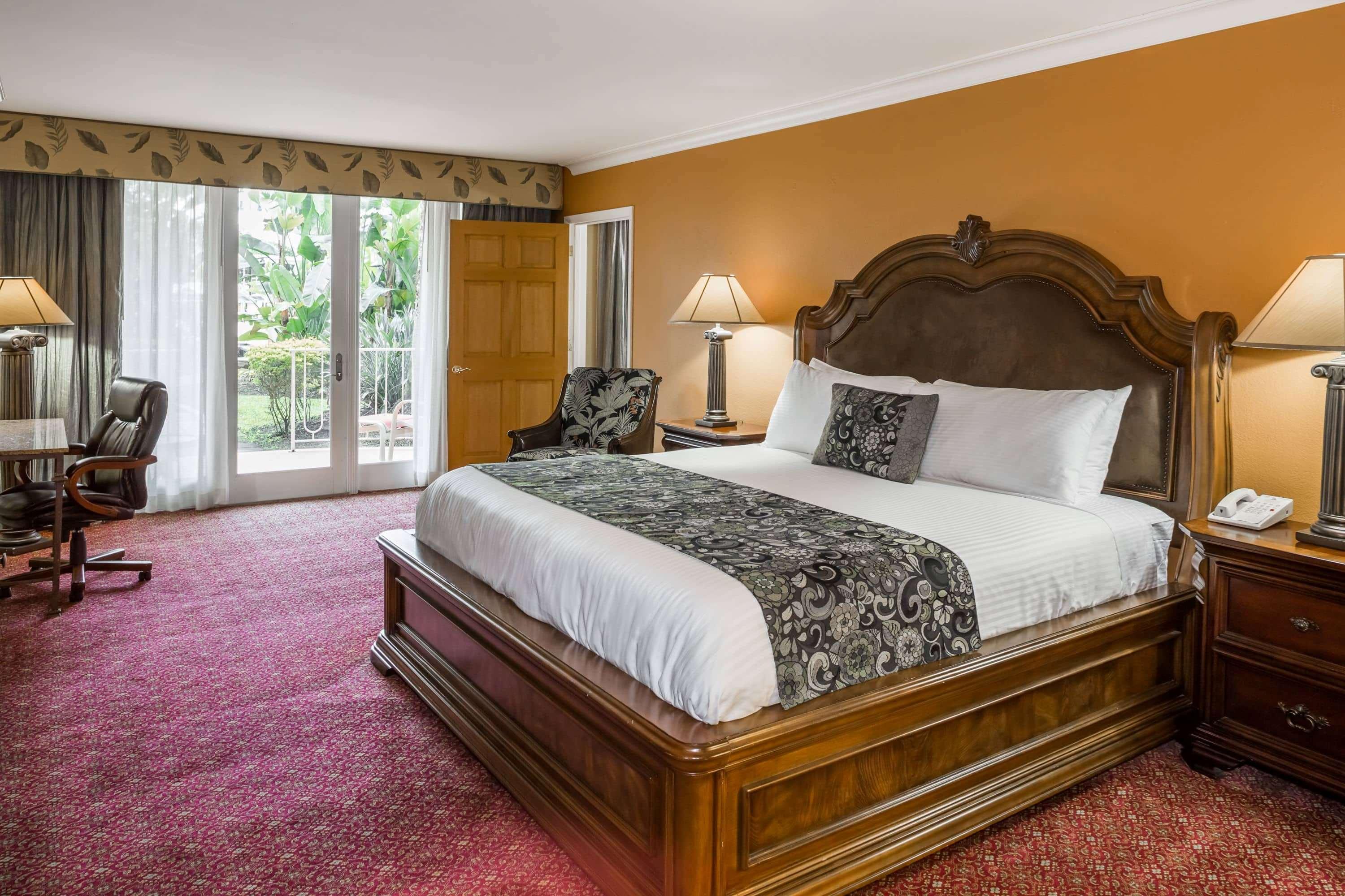 1 Bedroom, Suite, King Bed, Bay View