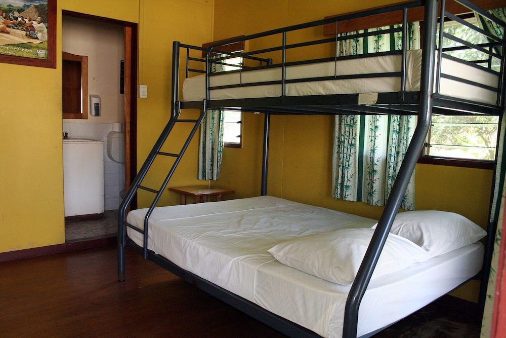 Ratu Kini Backpackers & Dive Resort 18/67