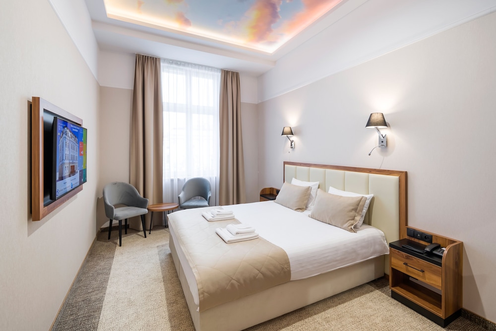 DELUXE, DOUBLE BED