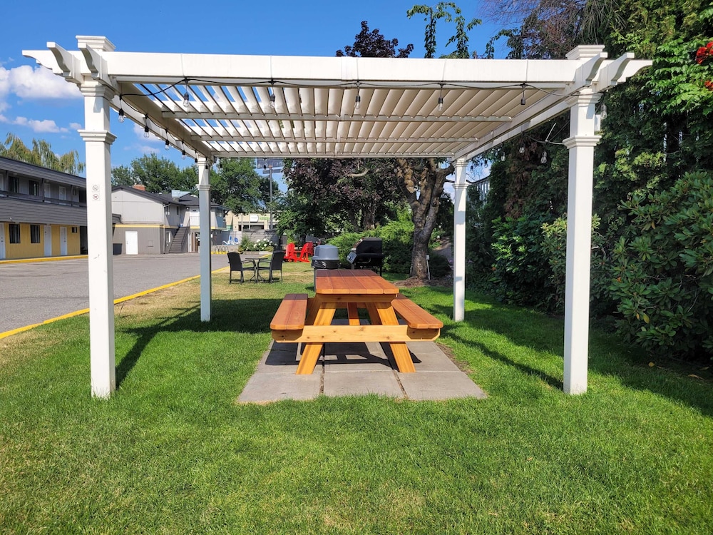 Recreation Inn & Suites 55/63