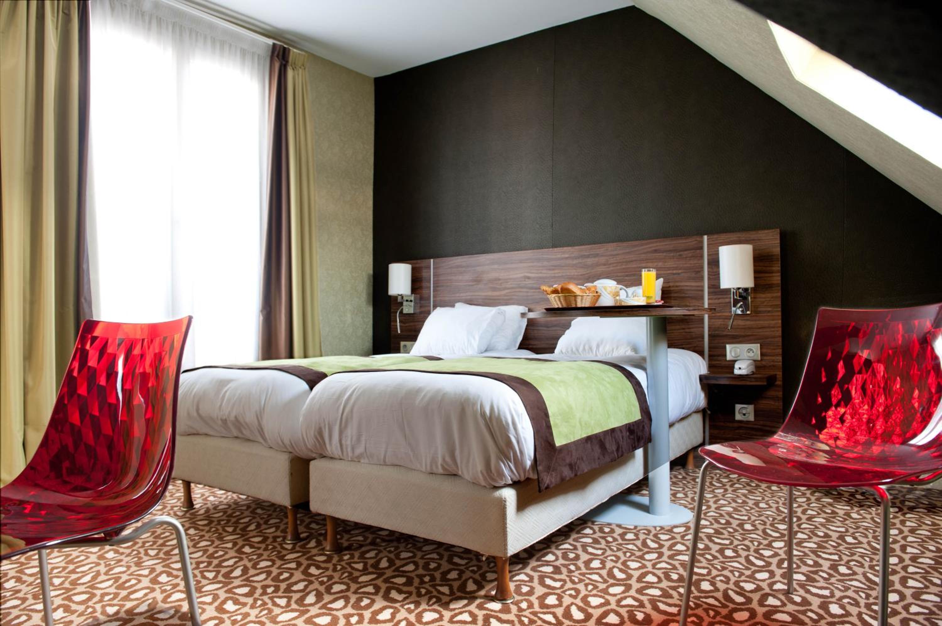 Room, Twin Beds