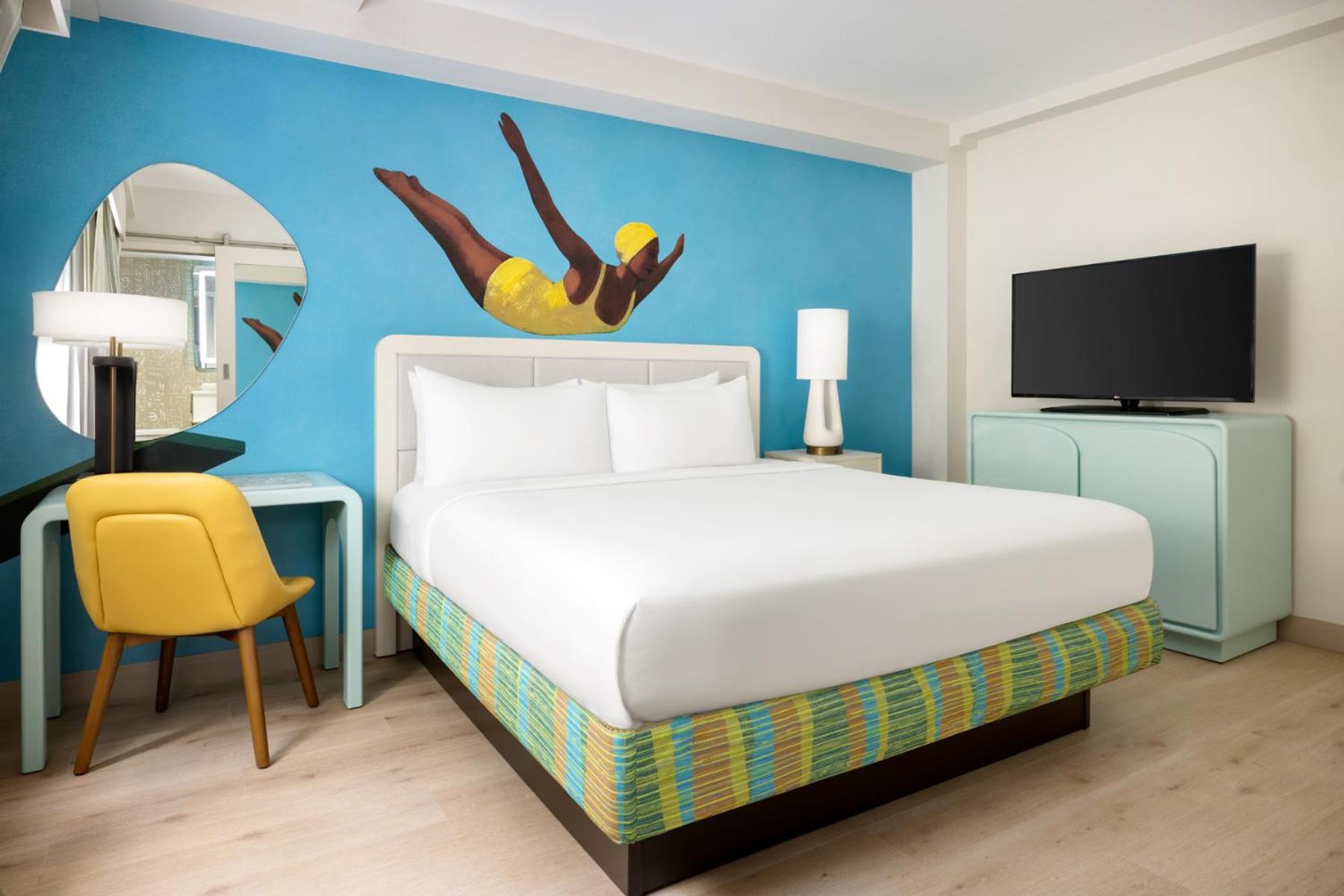 ROOM, KING BED