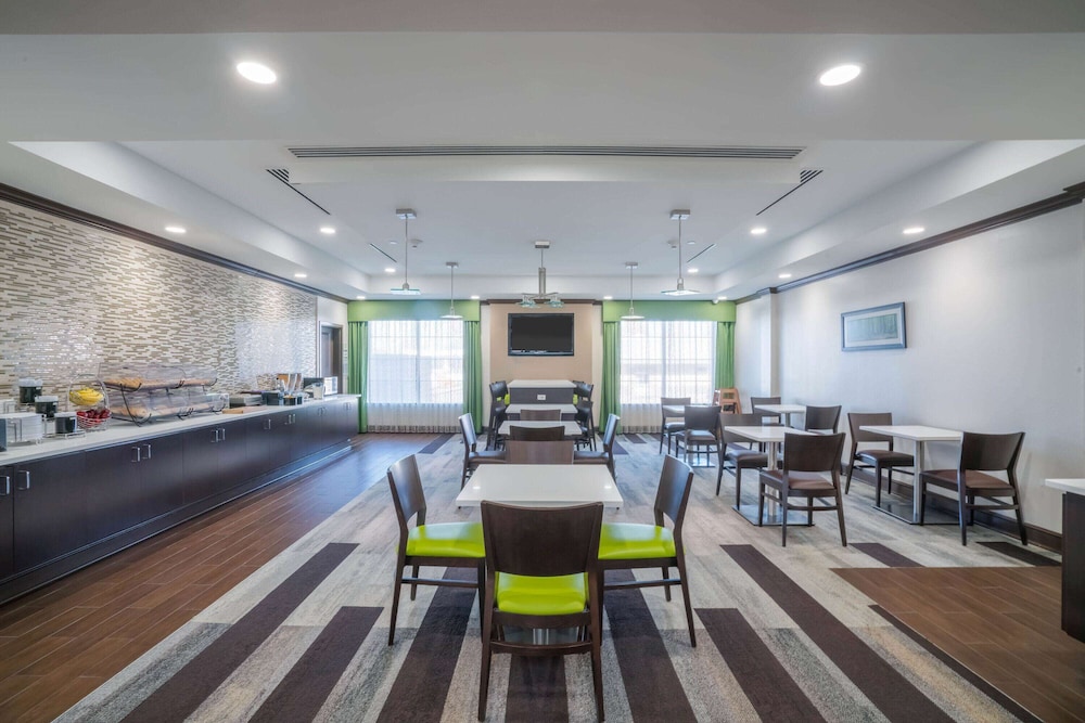 La Quinta Inn Suites By Wyndham Memphis Wolfchase 46/63