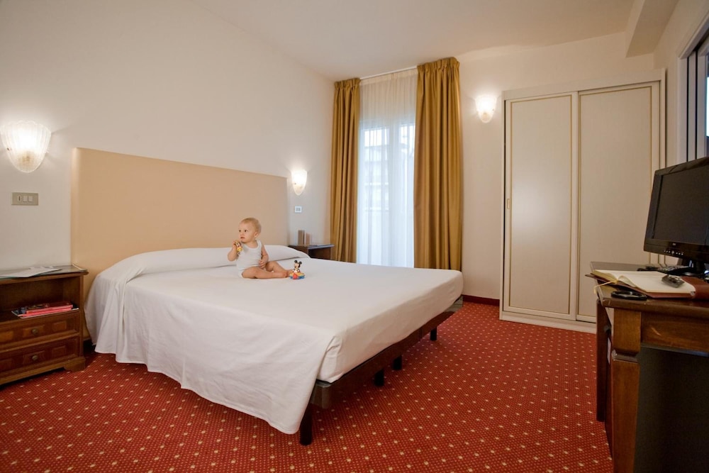 Hotel Alexander 12/50