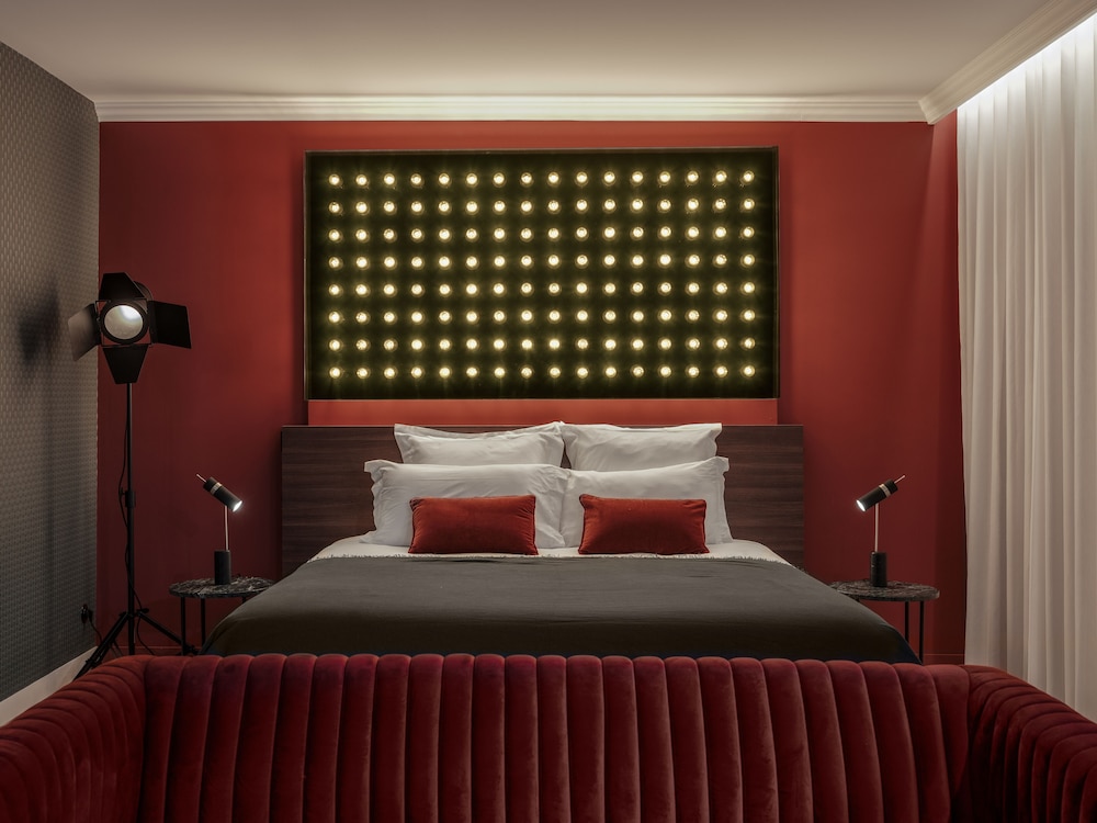 Hotel Seven 7/77