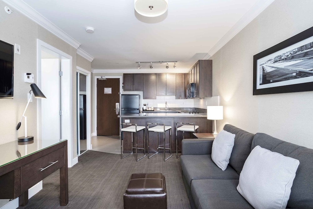 Sandman Signature Prince George Hotel 36/47