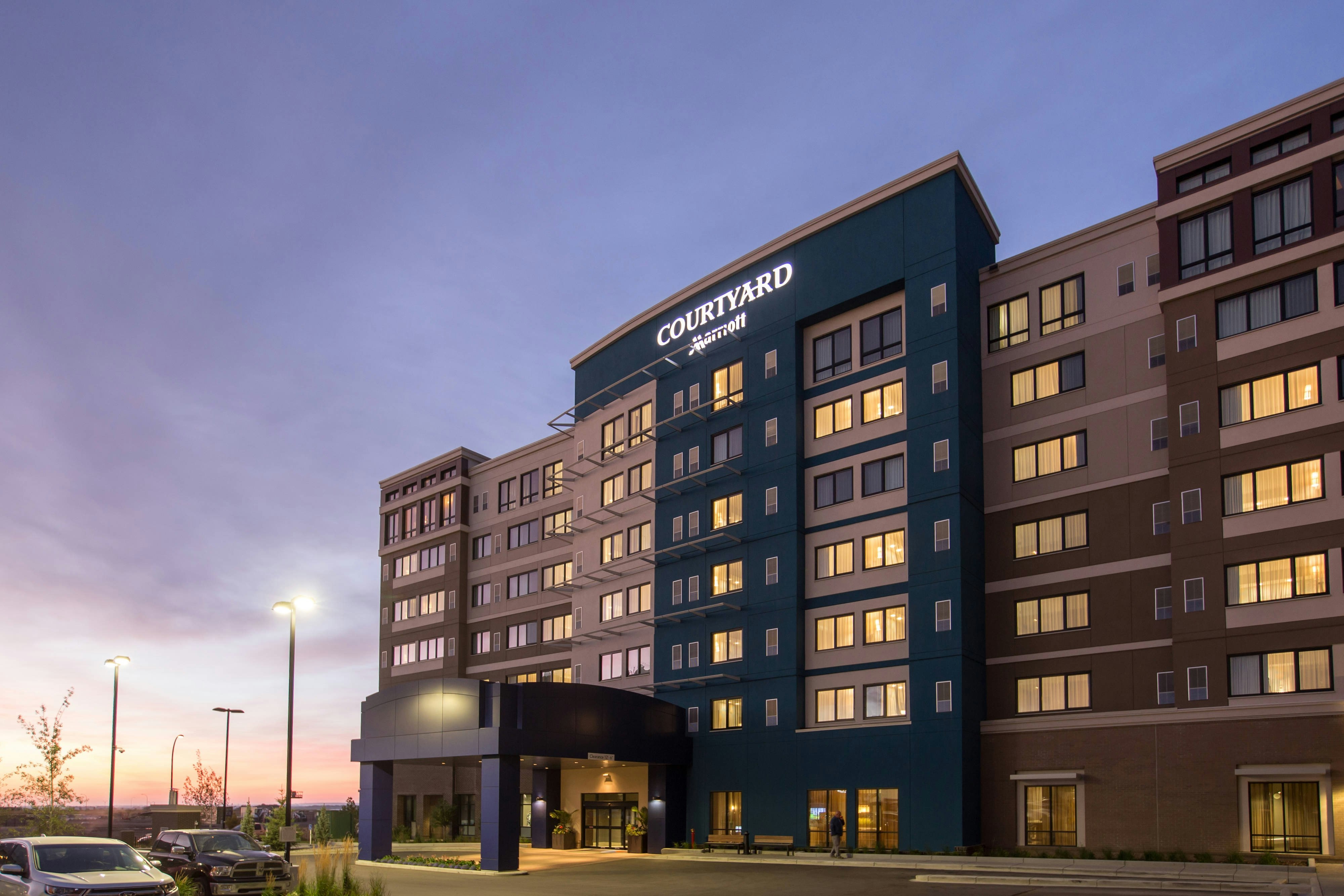 Courtyard By Marriott Calgary South