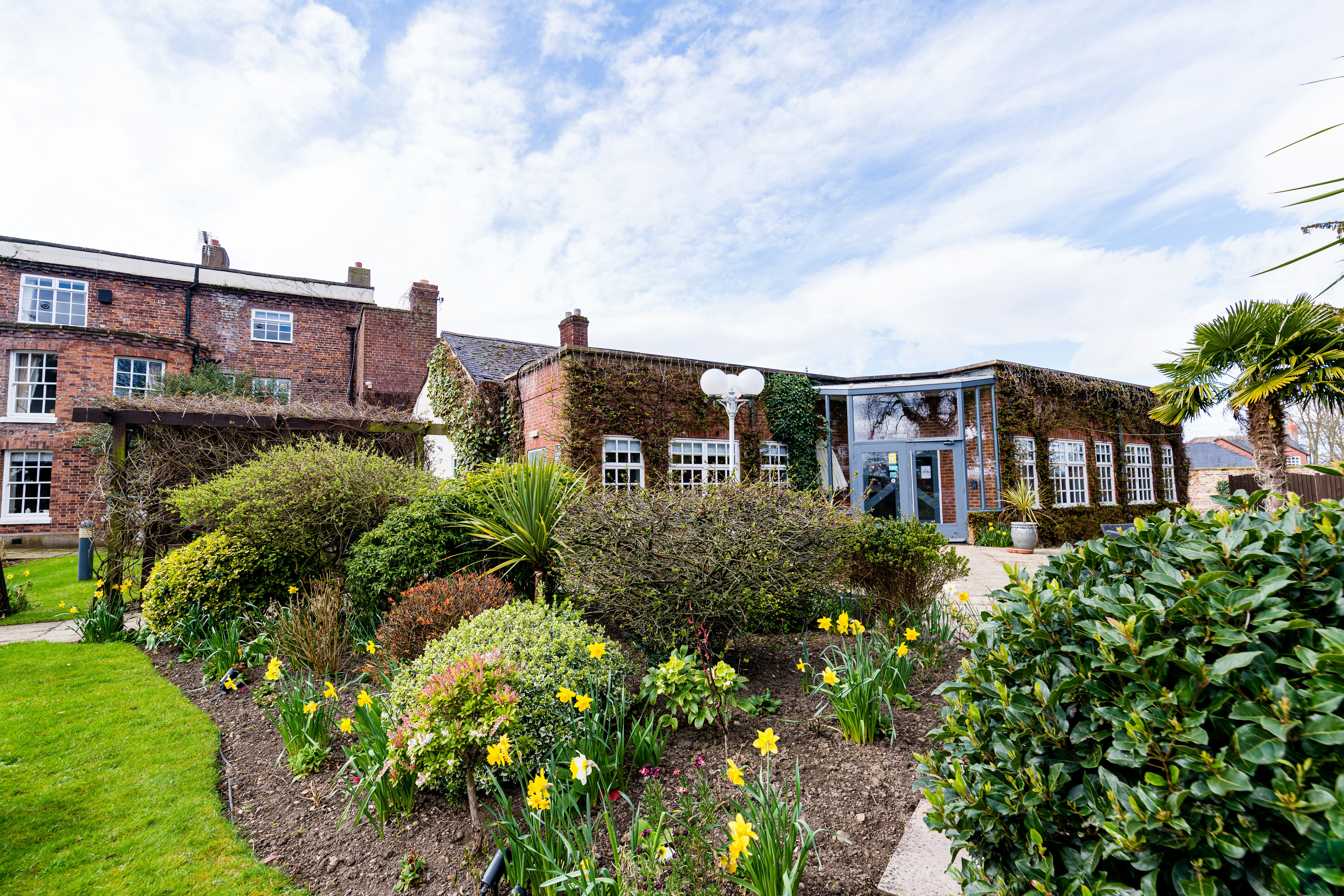 Rossett Hall Hotel 71/78