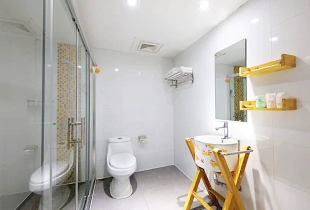 LN White House Hotel 46/48