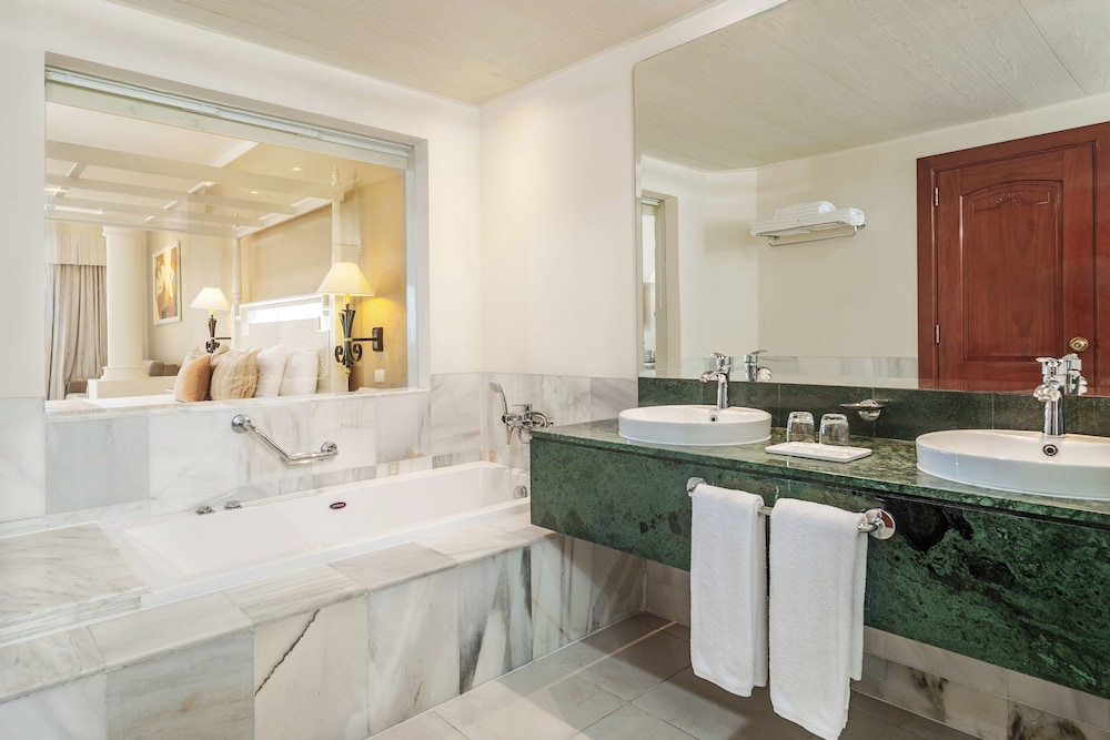 Bahia Principe Escape Runaway Bay 70/70