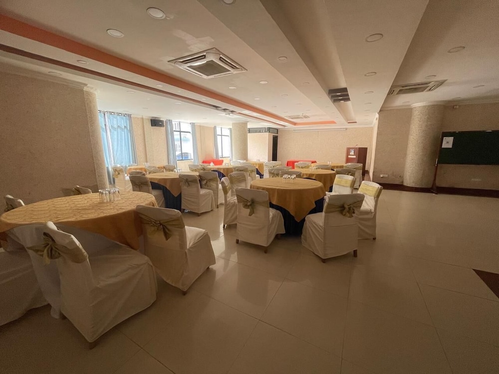 SUMMIT RESIDENCY AIRPORT HOTEL 33/48