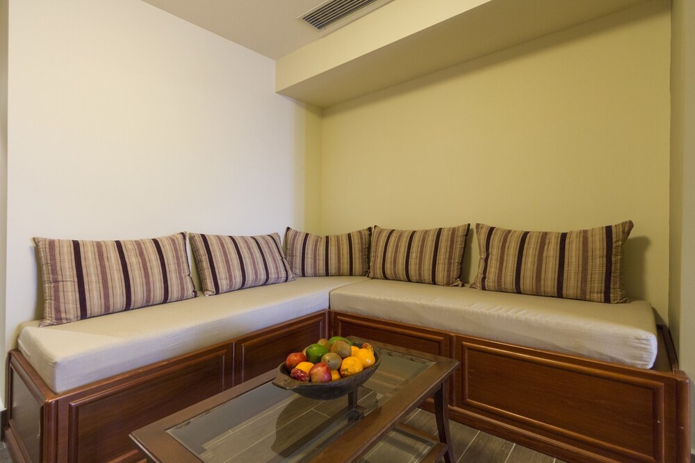 ITILO TRADITIONAL HOTEL 37/68