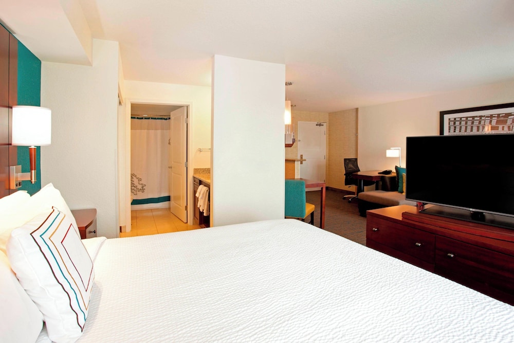 STUDIO, KING BED, SOFA, ACCESSIBLE