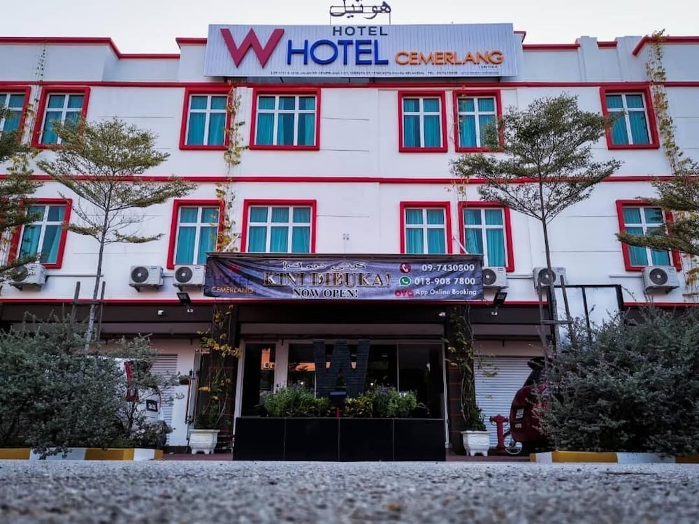 W Hotel Cemerlang 1/37
