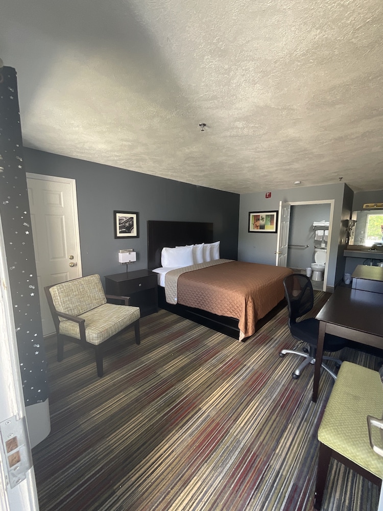 Senior, King Bed
