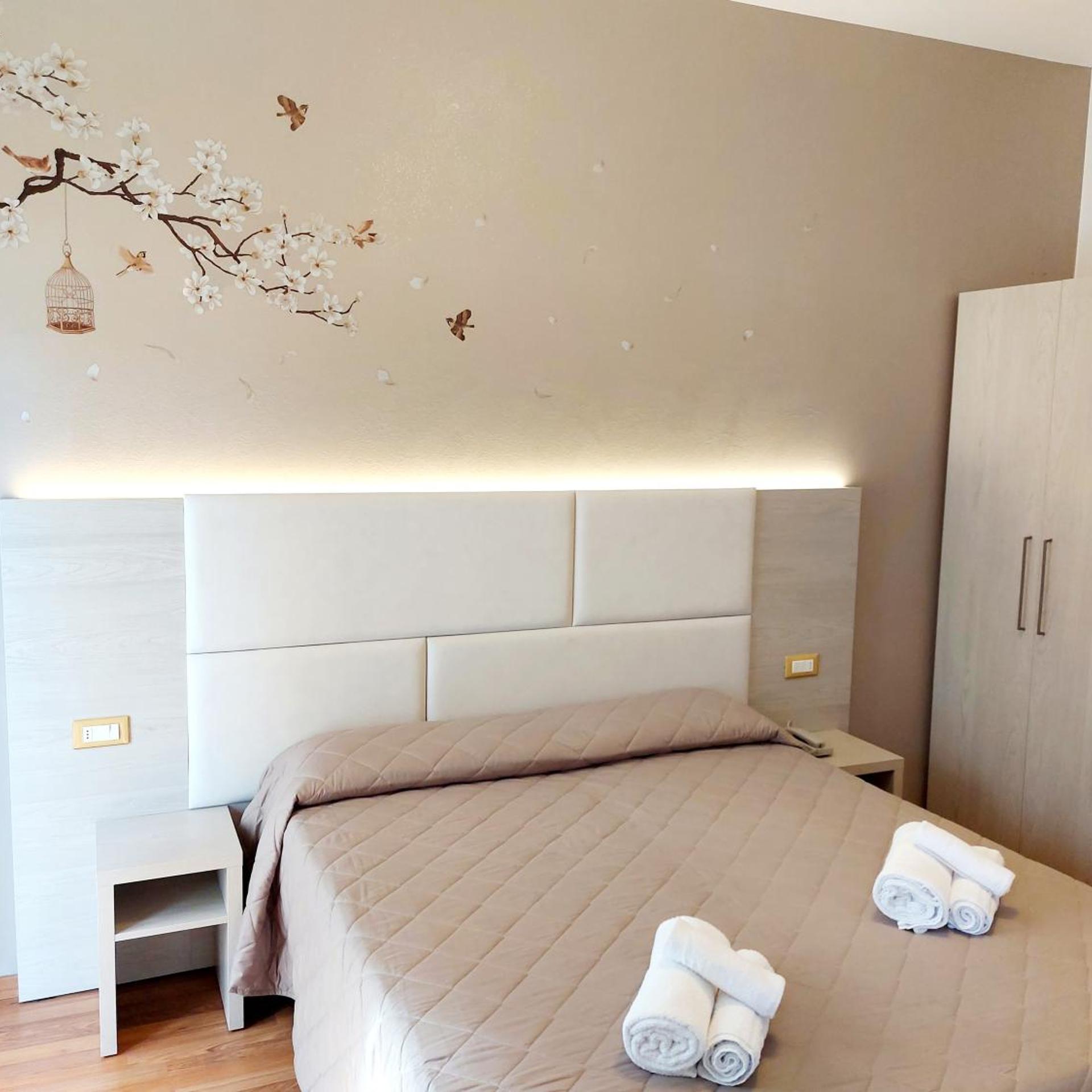 Monica Hotel 14/49
