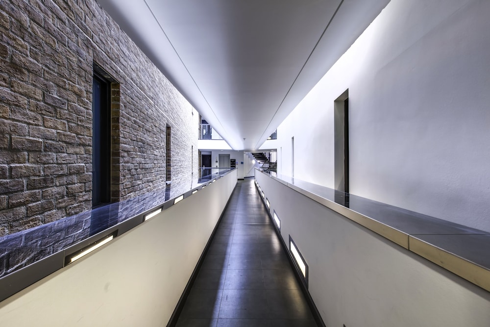 Broadstone Hall - City Centre 2/16
