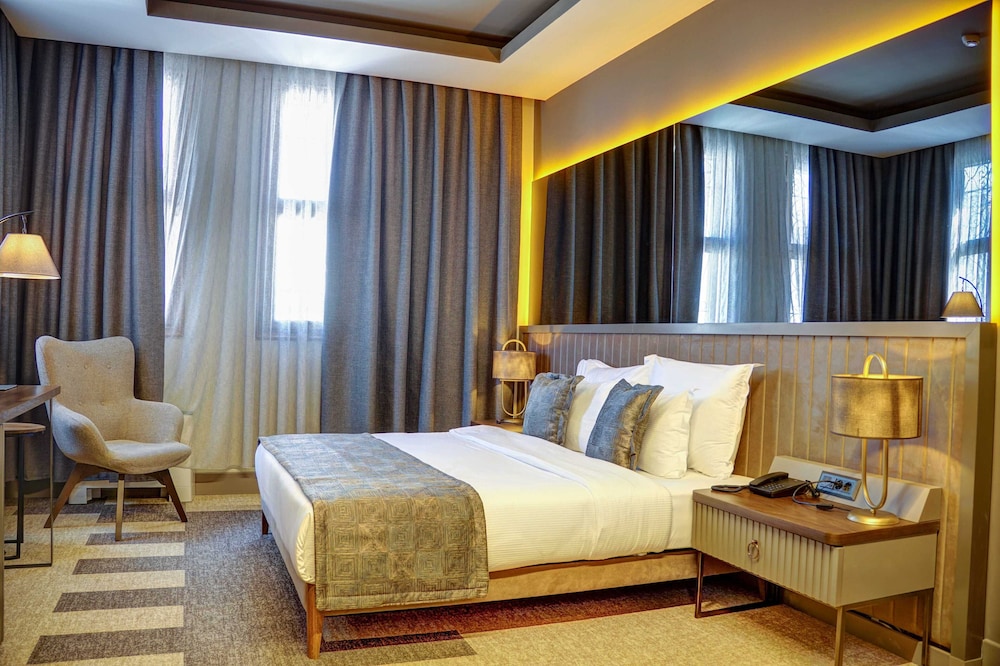 Four Mansions Hotel 13/45