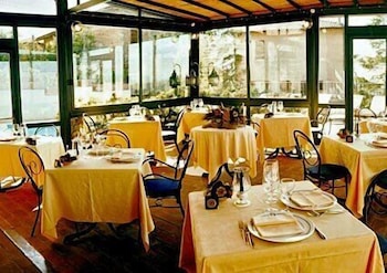 restaurant cafeteria