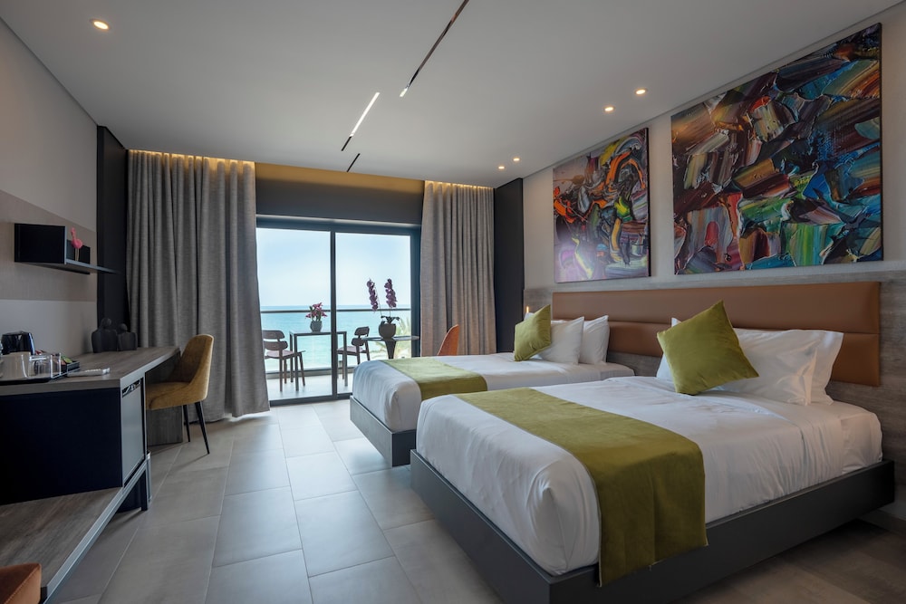 Beverly Beach Hotel 7/38