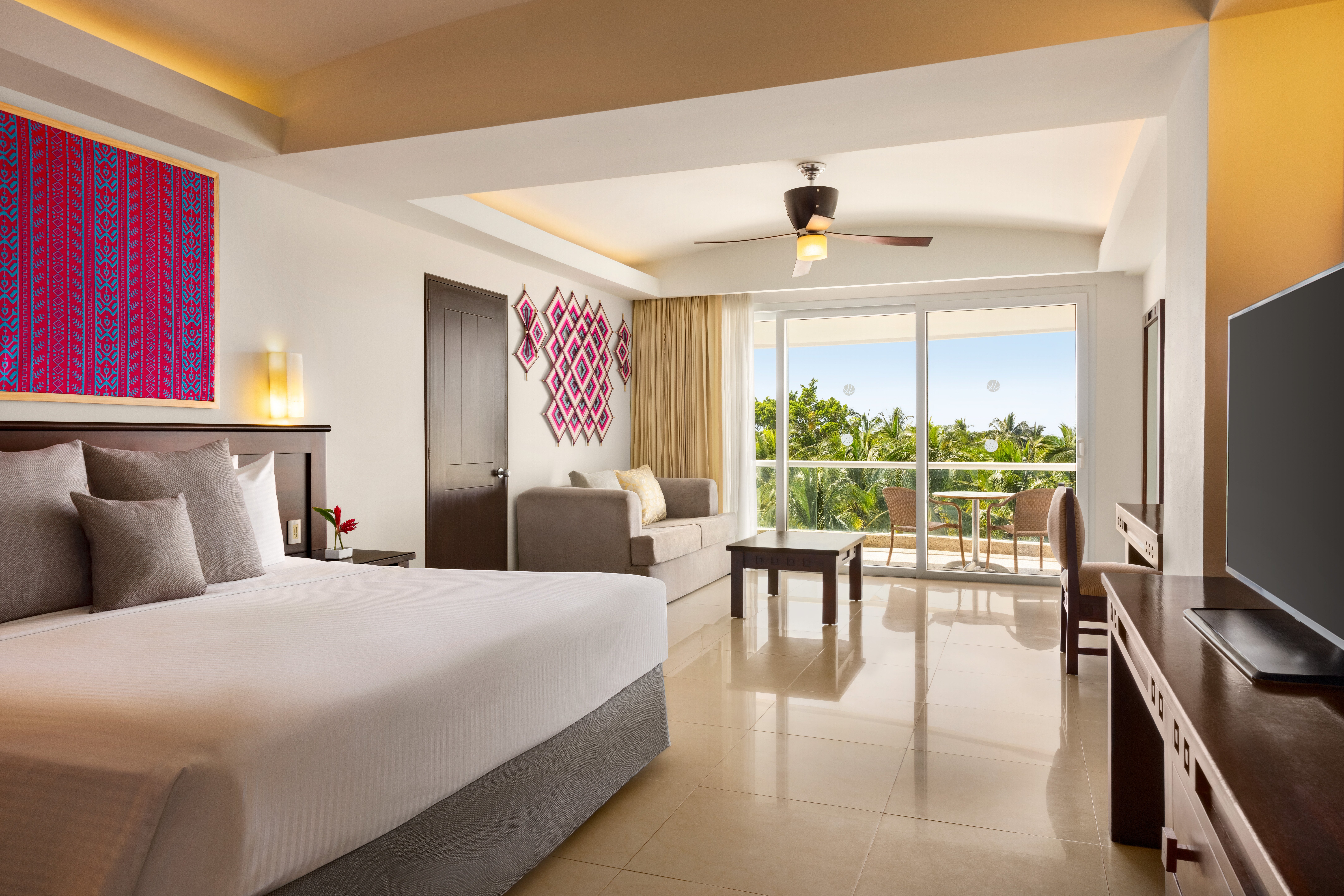Junior Suite, King Bed, Tropical View