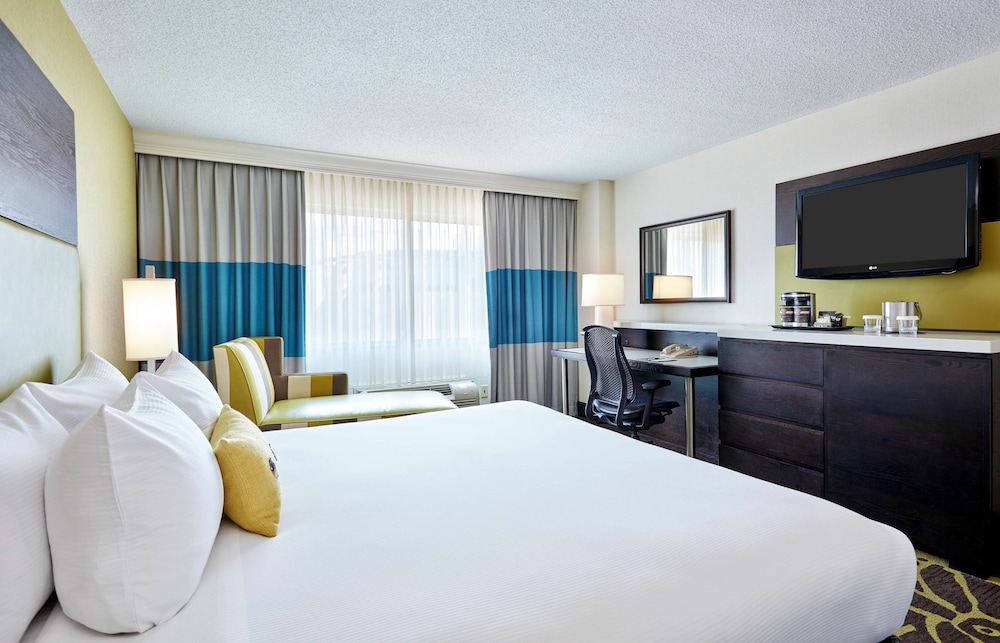 DOUBLETREE BY HILTON HOTEL CHARLOTTE 23/76