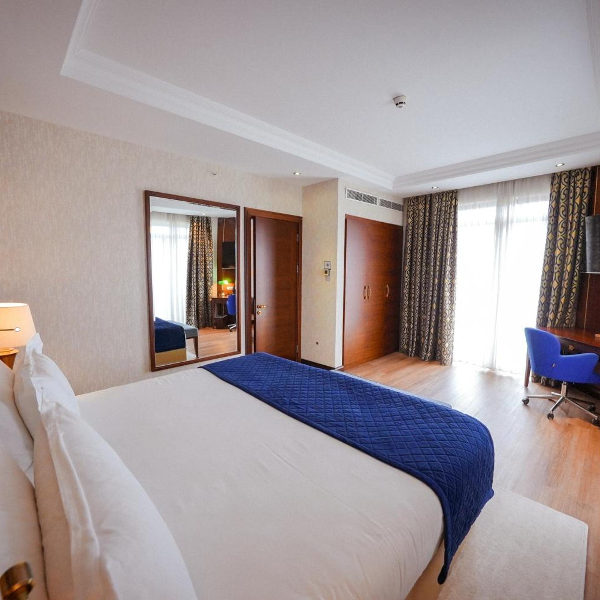 Wellborn King Suite، Wellborn Luxury Hotel 2/9