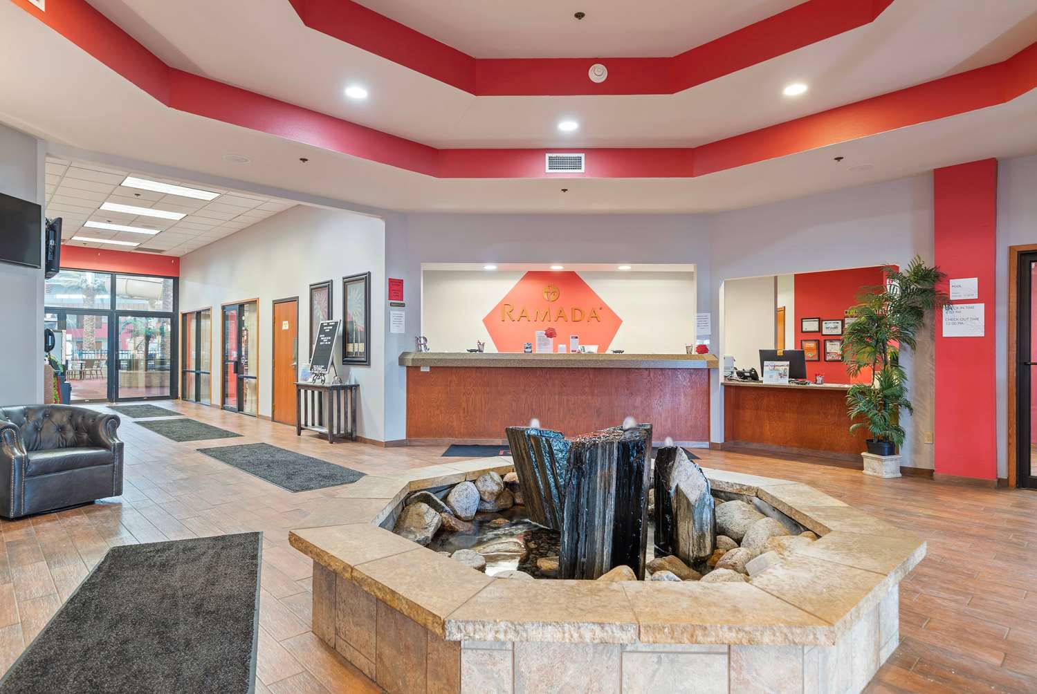 Ramada by Wyndham Sioux Falls Airport-Waterpark & Event Ctr 2/39