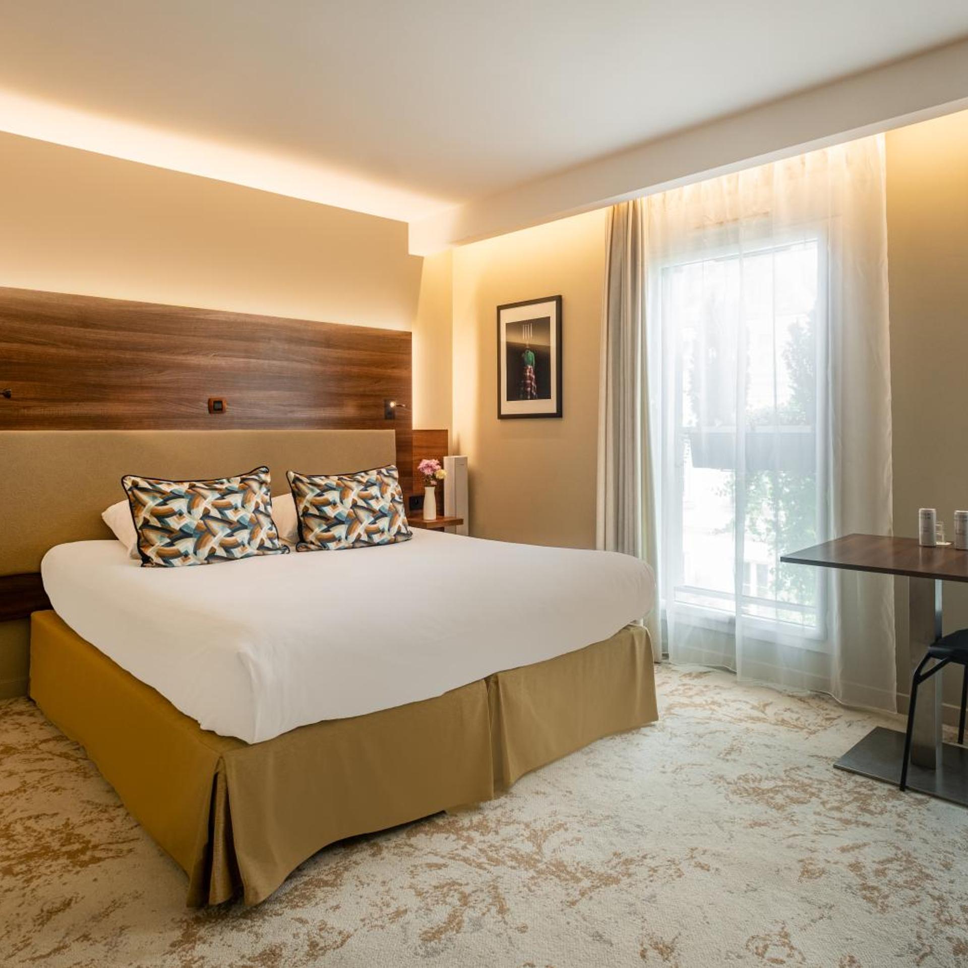 Residential, Double Bed