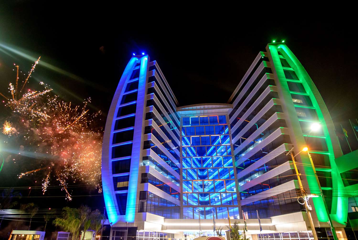 Wyndham Manta Sail Plaza Hotel and Convention Center 7/57