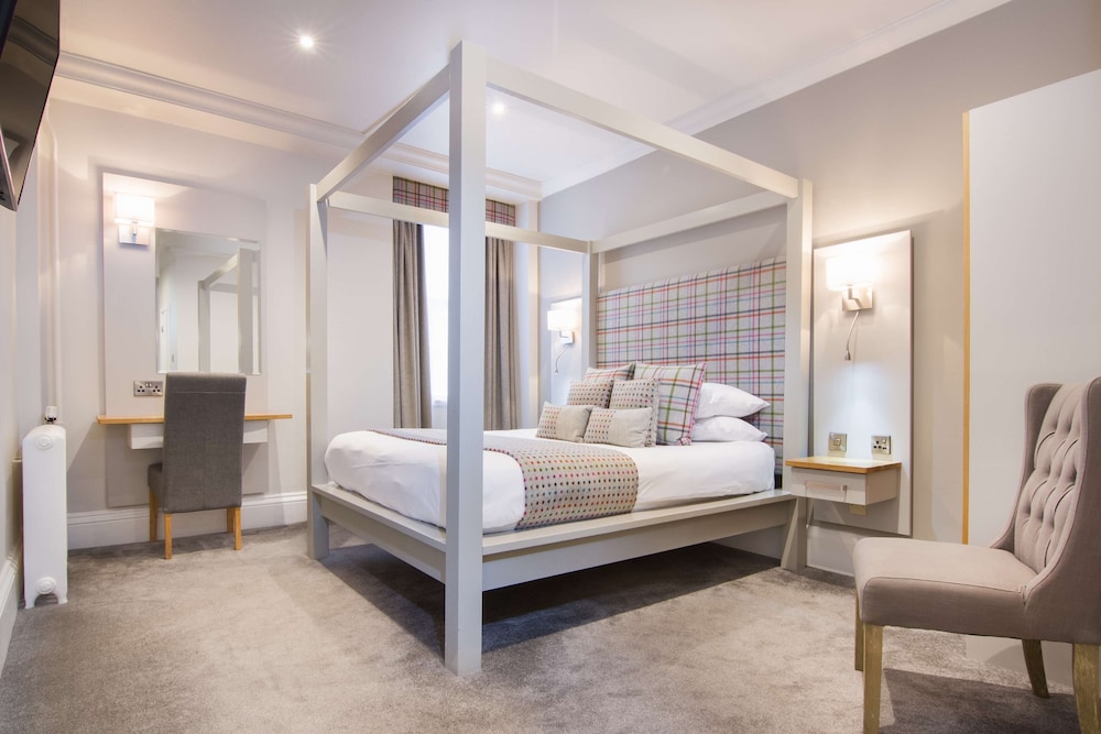 Four Poster, Double Bed