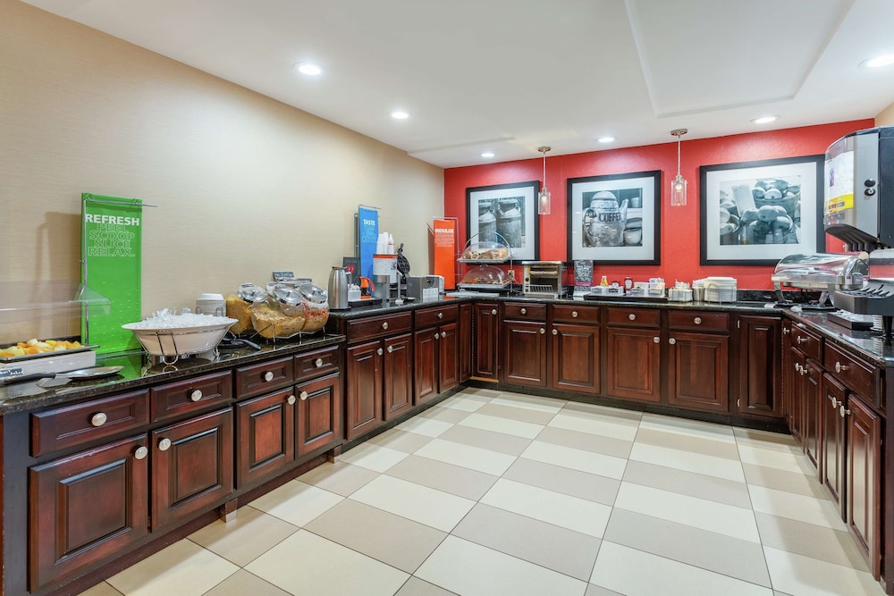 Hampton Inn Groton 8/56
