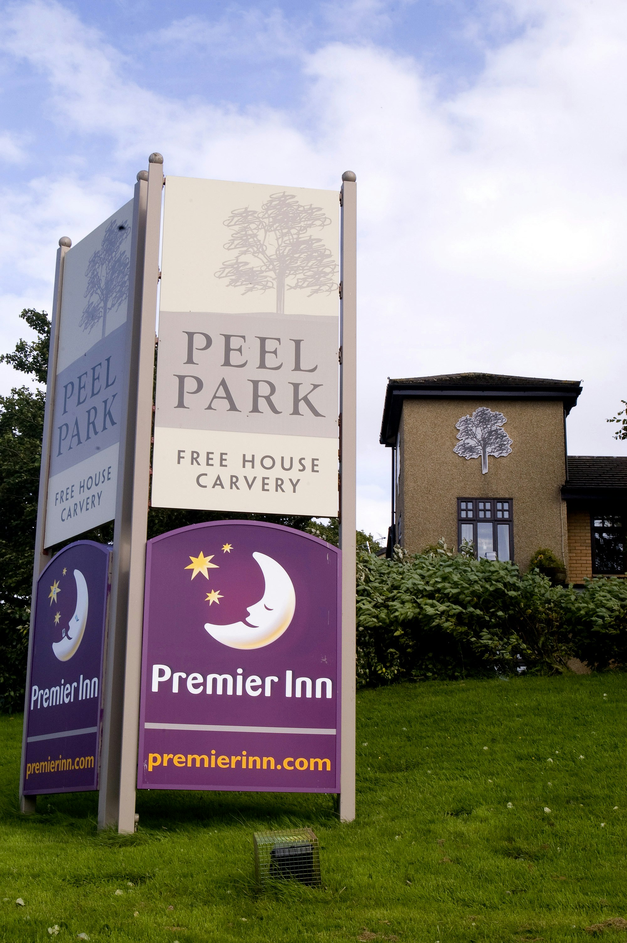 Premier Inn Glasgow East Kilbride (Peel Park) in GLASGOW