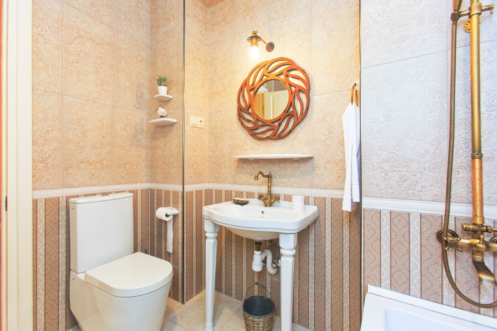 Bloom Boutique Hotel 46/50