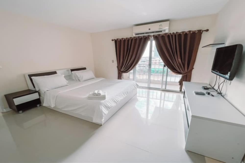 2 BEDROOMS, SUITE