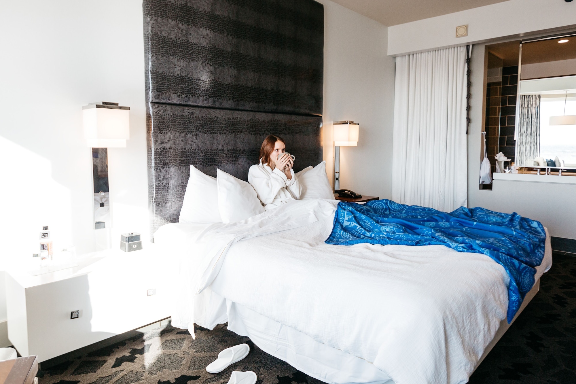 Standard, King Bed, W Dallas Victory 2/6